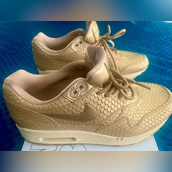 NWOT Ladies Nike Air Max ***Box Included*** - Picture 8 of 8